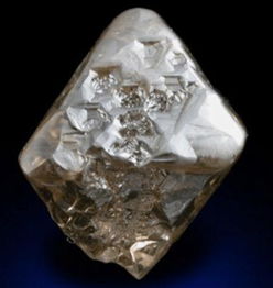 钻石原石与成品鉴定：差异背后的璀璨世界