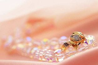 揭秘珠宝变色的真相：如何保护你的珍贵饰品？